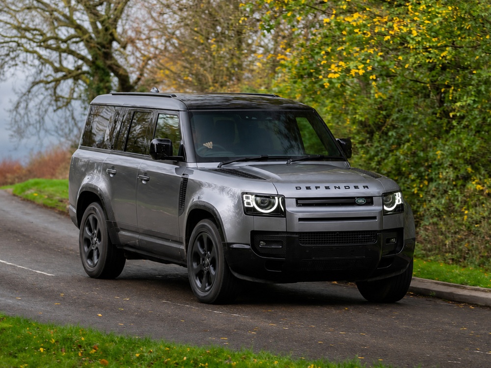 Land Rover Defender 130 D300 HSE - Image 2
