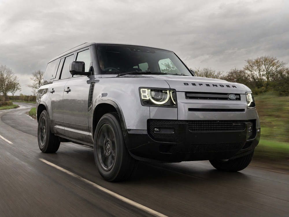 Land Rover Defender 130 D300 HSE - Image 6